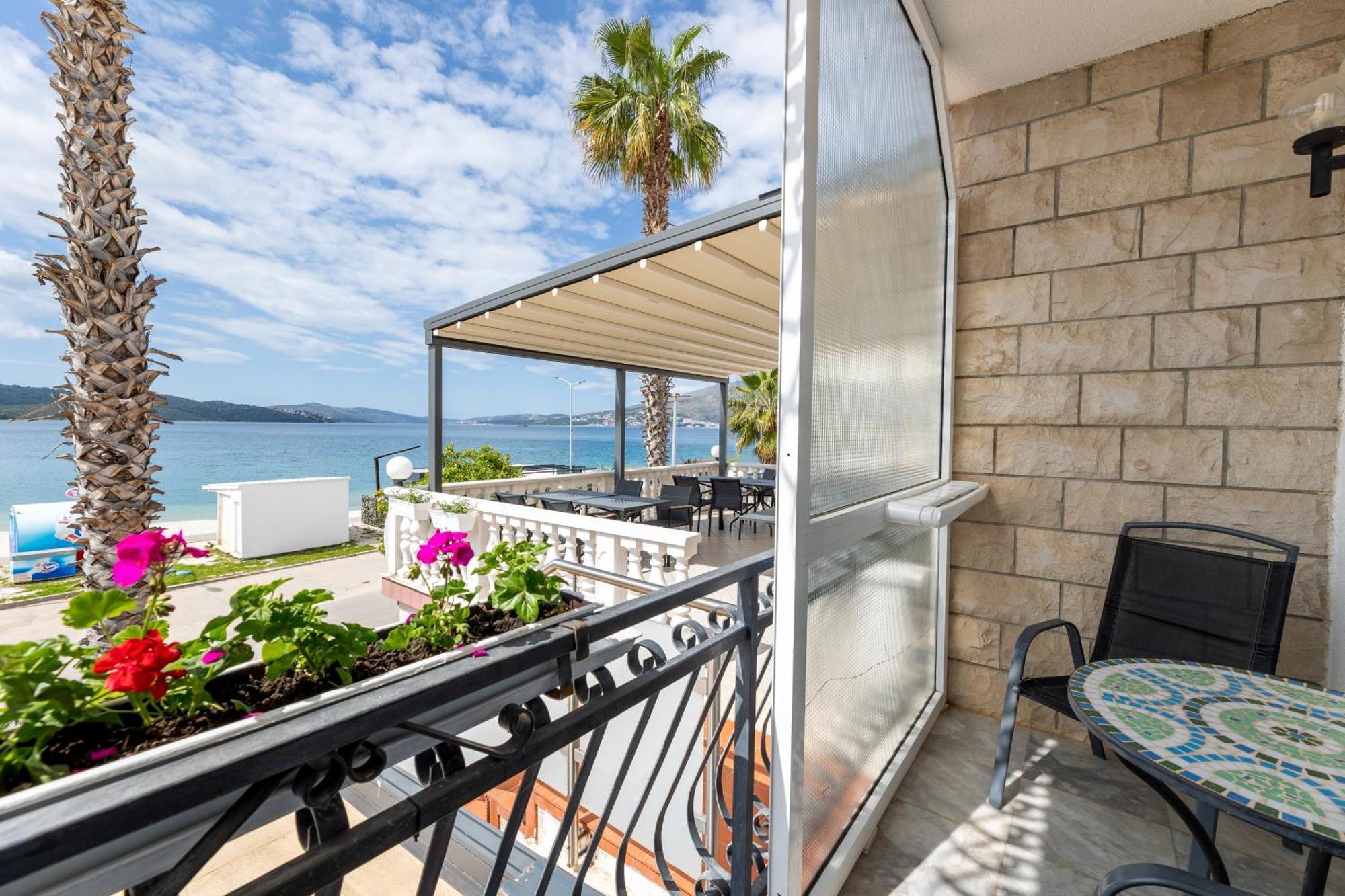 Villa Okruk-10 Meters Away From The Beach โอครูกกอร์นญี ภายนอก รูปภาพ