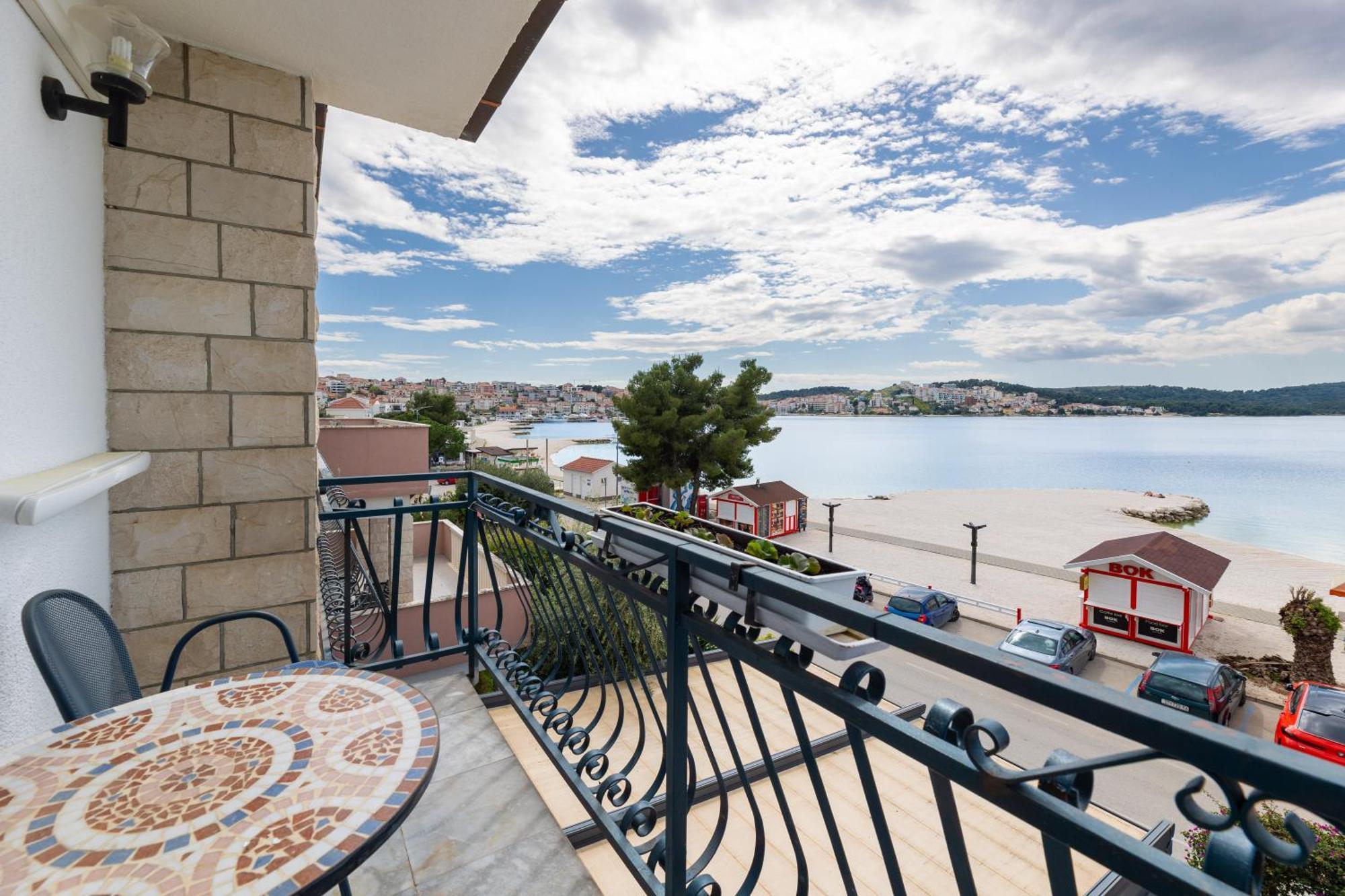 Villa Okruk-10 Meters Away From The Beach โอครูกกอร์นญี ภายนอก รูปภาพ