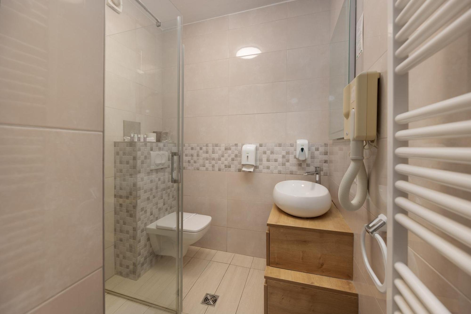 Villa Okruk-10 Meters Away From The Beach โอครูกกอร์นญี ภายนอก รูปภาพ