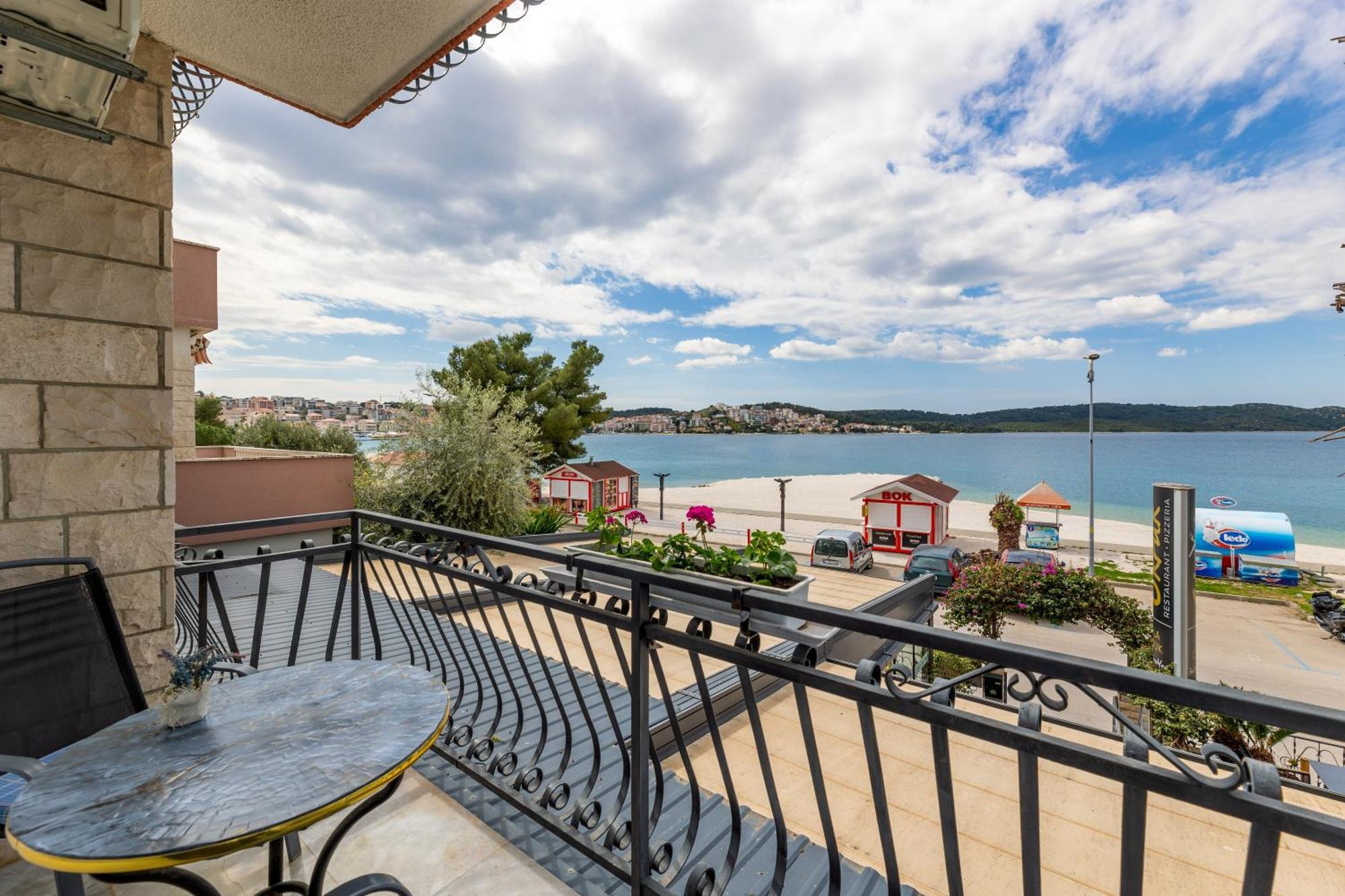 Villa Okruk-10 Meters Away From The Beach โอครูกกอร์นญี ภายนอก รูปภาพ