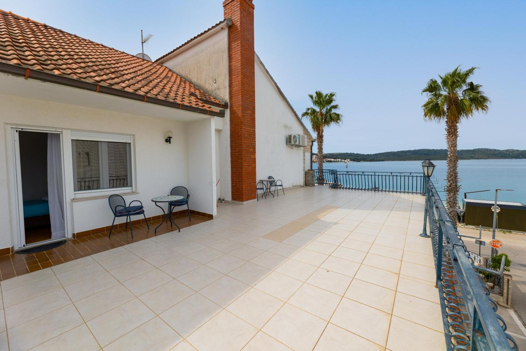 Villa Okruk-10 Meters Away From The Beach โอครูกกอร์นญี ภายนอก รูปภาพ