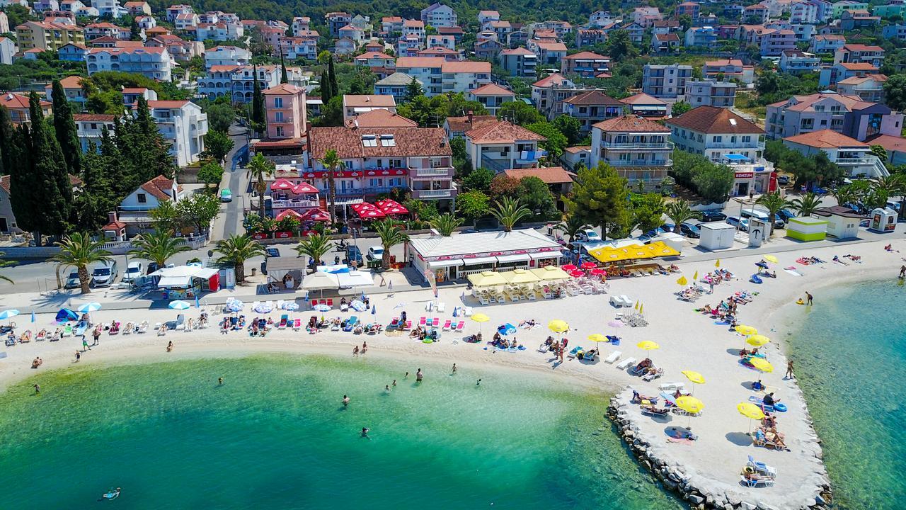 Villa Okruk-10 Meters Away From The Beach โอครูกกอร์นญี ภายนอก รูปภาพ